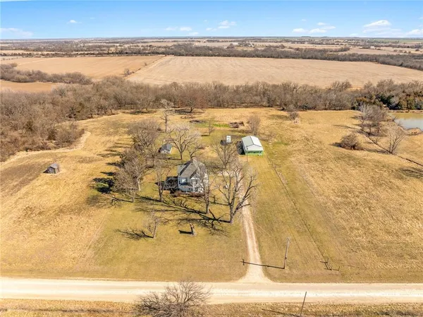 $550,000 | 9937 Northwest County Road 1001, Adrian, MO 64720
