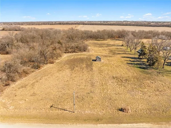 $550,000 | 9937 Northwest County Road 1001, Adrian, MO 64720