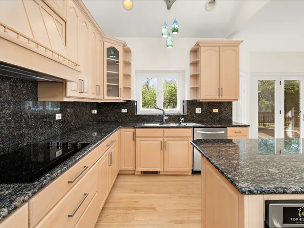 $1,050,000 | 22898 North Foxtail Drive, Kildeer, IL 60047