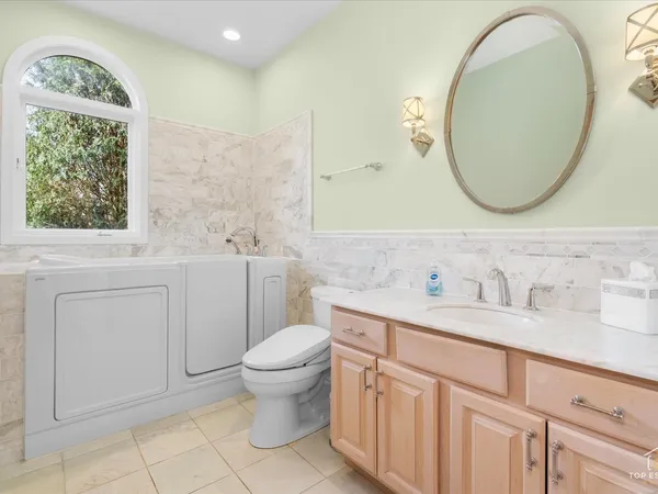 $1,050,000 | 22898 North Foxtail Drive, Kildeer, IL 60047