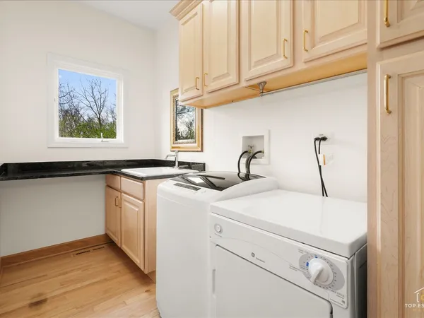 $1,050,000 | 22898 North Foxtail Drive, Kildeer, IL 60047