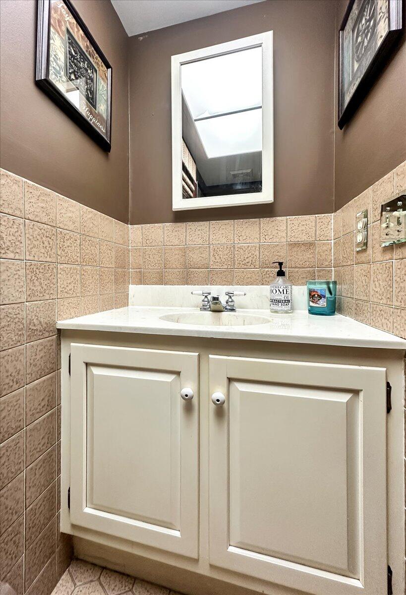 564 Hickory Valley Road Stroudsburg, PA 18360 - Photo 20 of 54 28-Photo Mar 12 2025, 10 37 29 AM