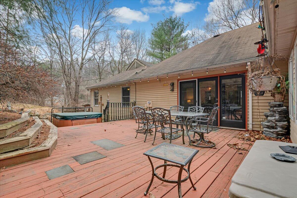 564 Hickory Valley Road Stroudsburg, PA 18360 - Photo 39 of 54 50-Photo Mar 12 2025, 9 47 37 AM