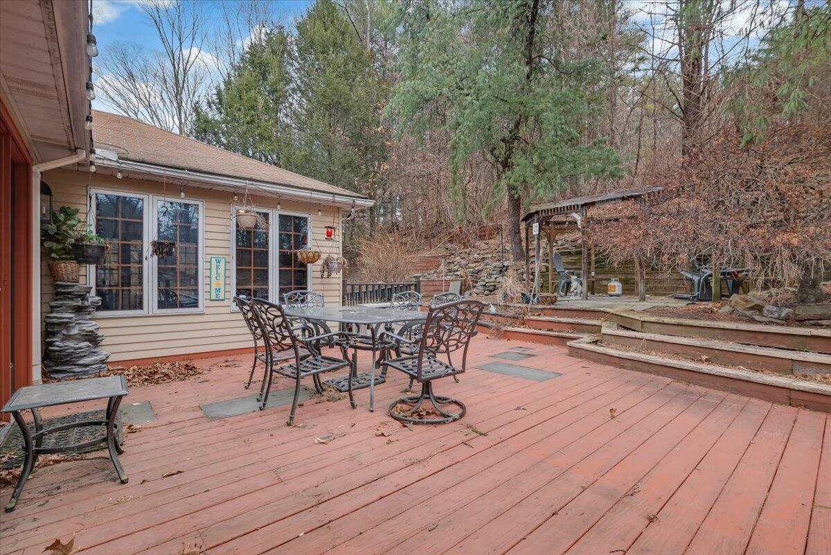 564 Hickory Valley Road Stroudsburg, PA 18360 - Photo 43 of 54 52-Photo Mar 12 2025, 9 48 08 AM