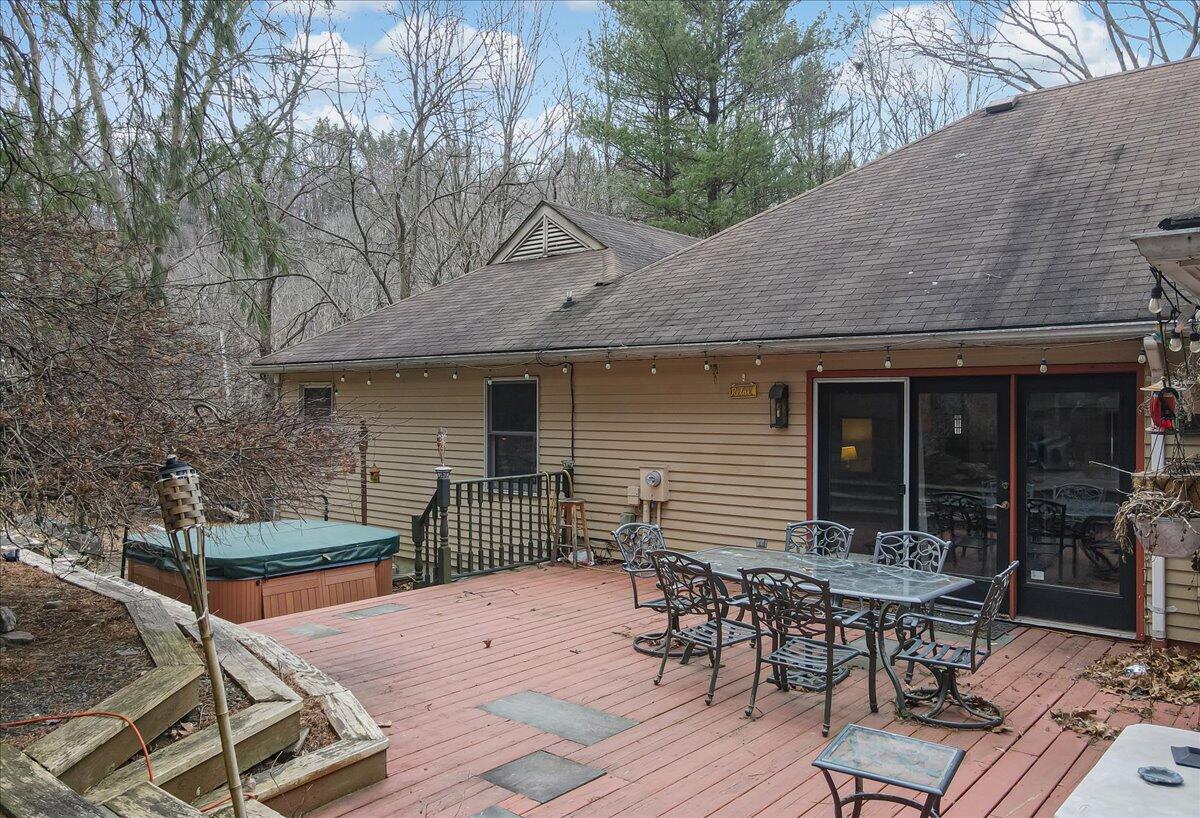 564 Hickory Valley Road Stroudsburg, PA 18360 - Photo 45 of 54 56-Photo Mar 12 2025, 11 03 25 AM