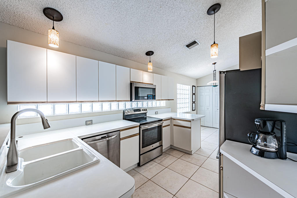 1821 Barnstable Road Wellington, FL 33414 - Photo 12 of 43 MSL_6402-HDR