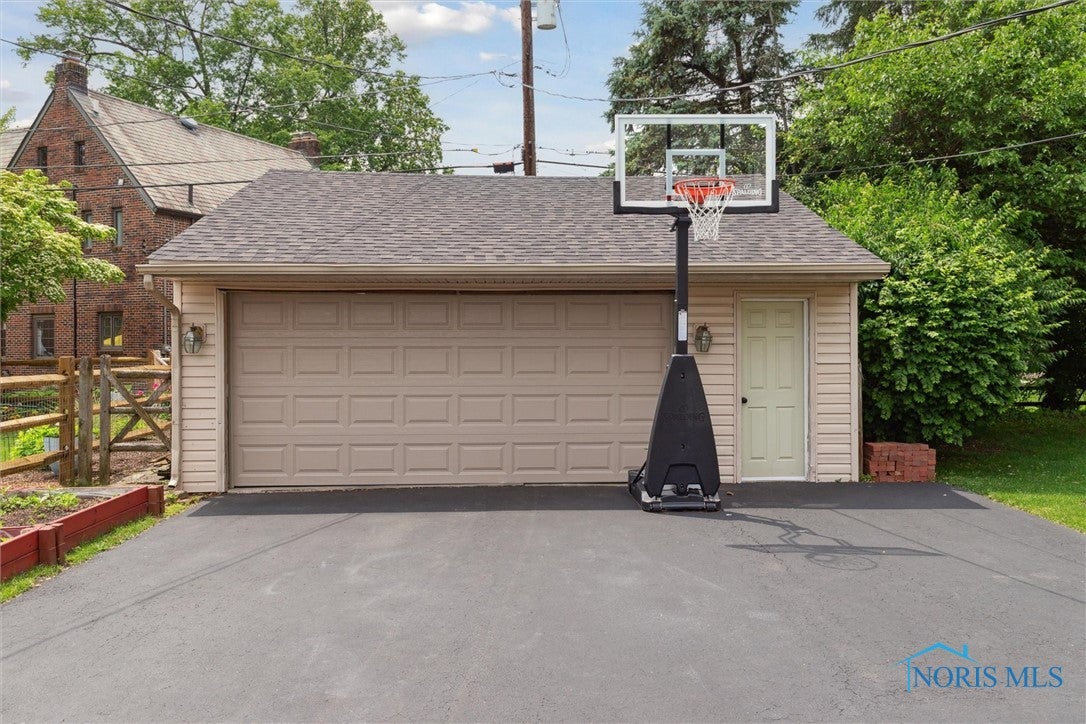 2829 Pembroke Road Toledo, OH 43606 - Photo 27 of 28 Garage