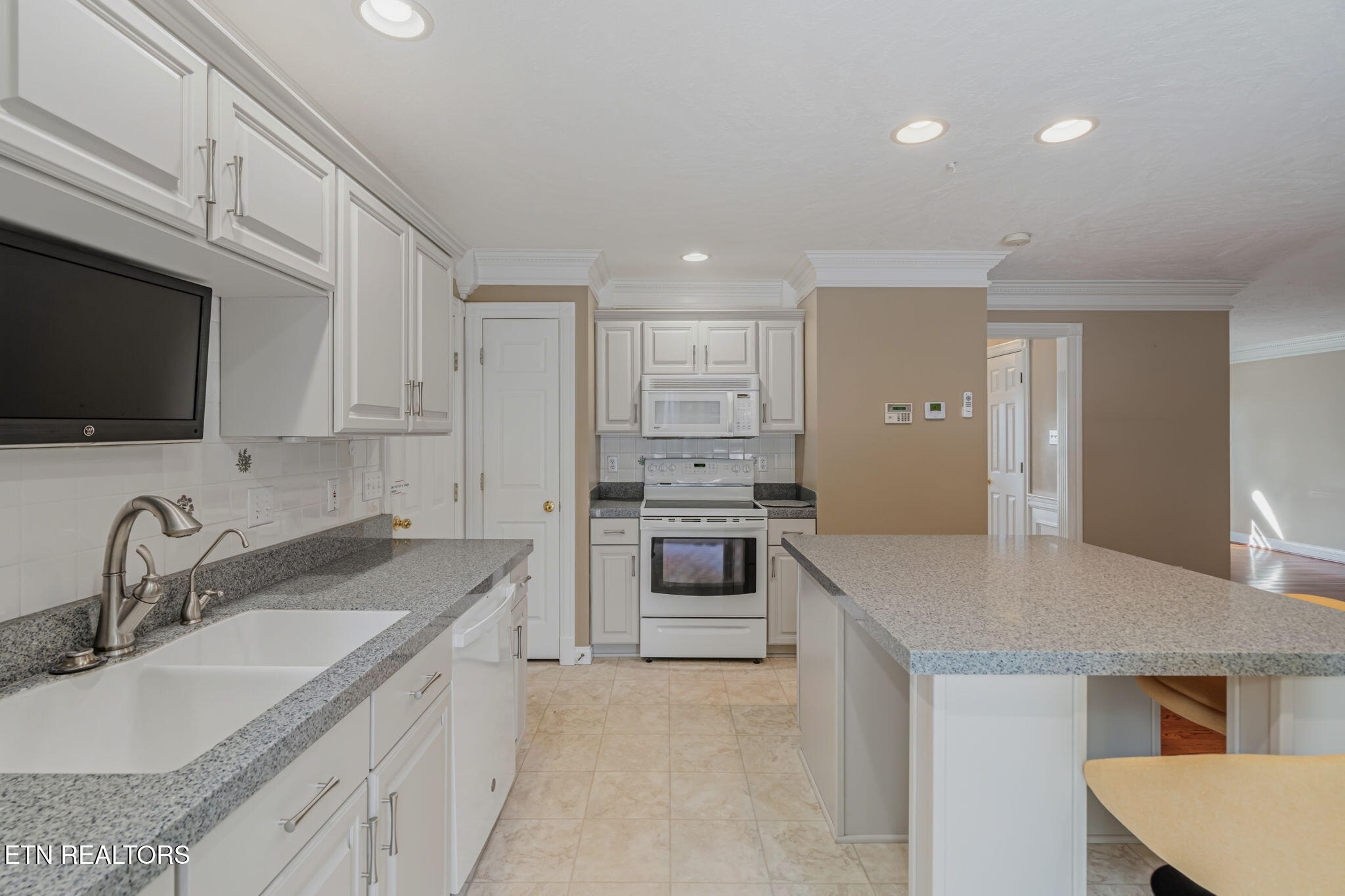 817 Tate Trotter Road Powell, TN 37849 - Photo 20 of 52 20-web-or-mls-817 Tate Trotter Road-13