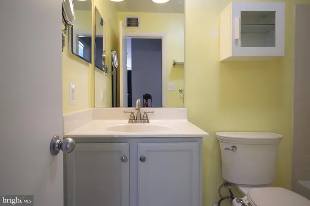 $2,295 | 11657 D Chesterfield Court, Reston, VA 20190