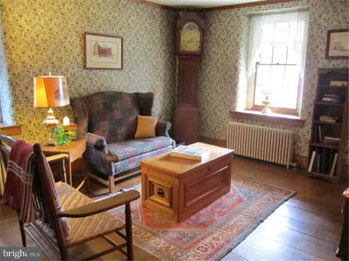 364 Fulmer Road Pottstown, PA 19465 - Photo 3 of 25 Living Room