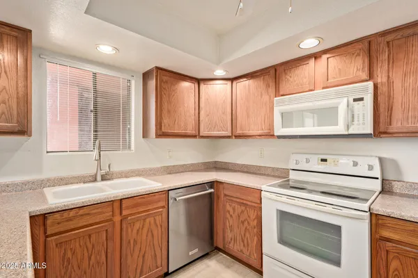 $219,000 | 12222 North Paradise Village Parkway West, Unit 429, Phoenix, AZ 85032