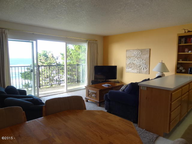 4229 Southwest Us-101 Lincoln City, OR 97367 - Photo 4 of 9 Living room with sliders to deck