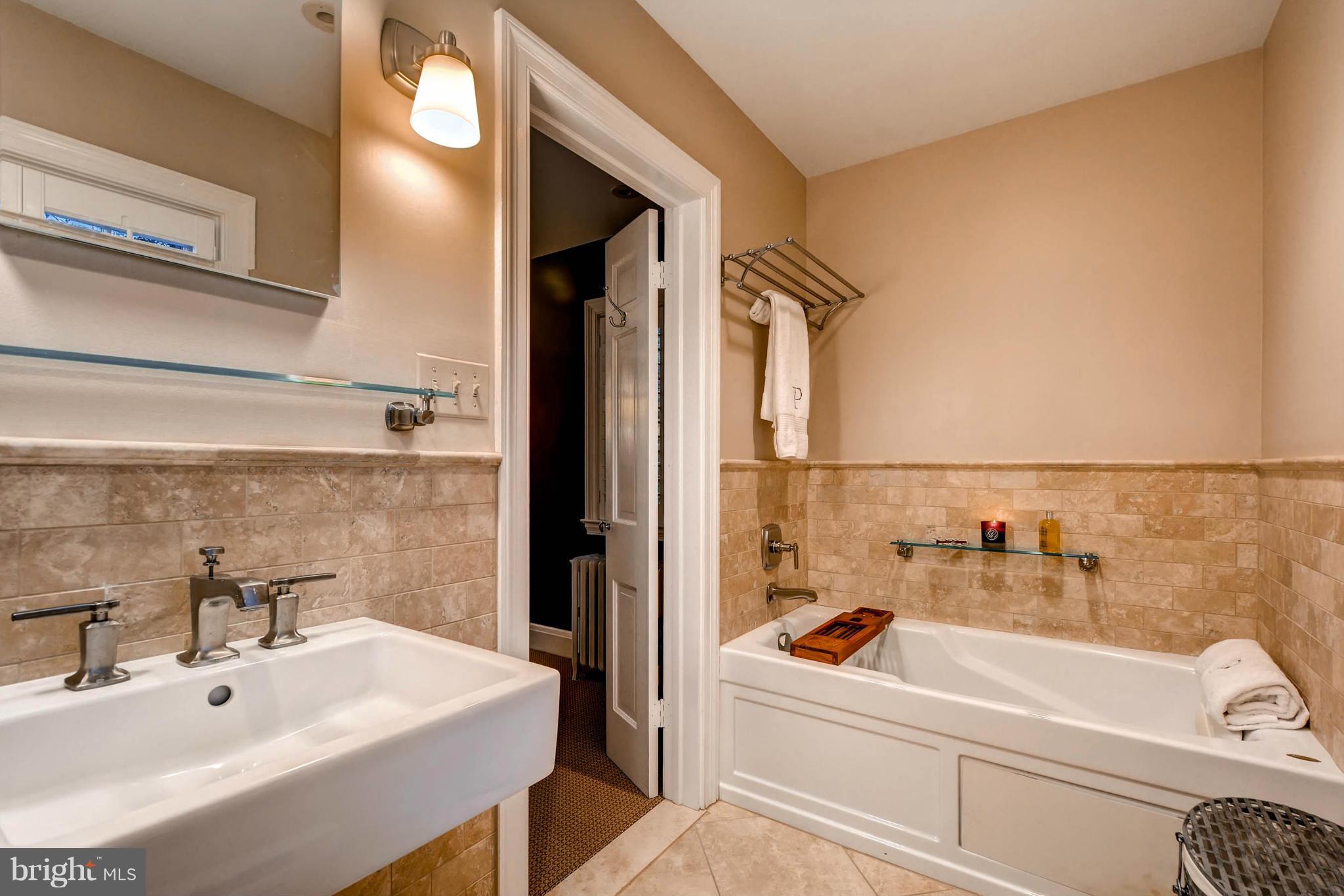 202 Upnor Road Baltimore, MD 21212 - Photo 18 of 30 Soaking tub