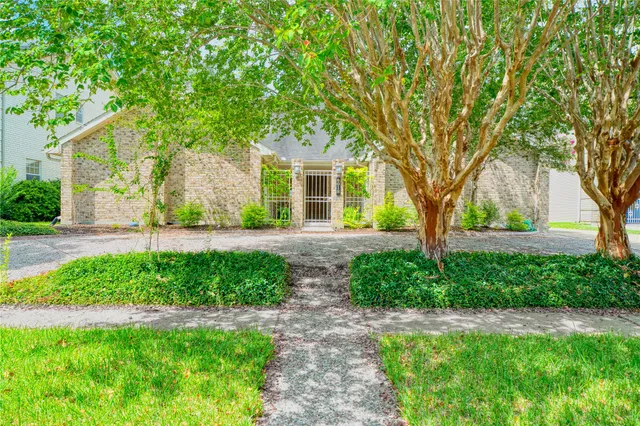 $425,000 | 8018 Candle Lane, Houston, TX 77071