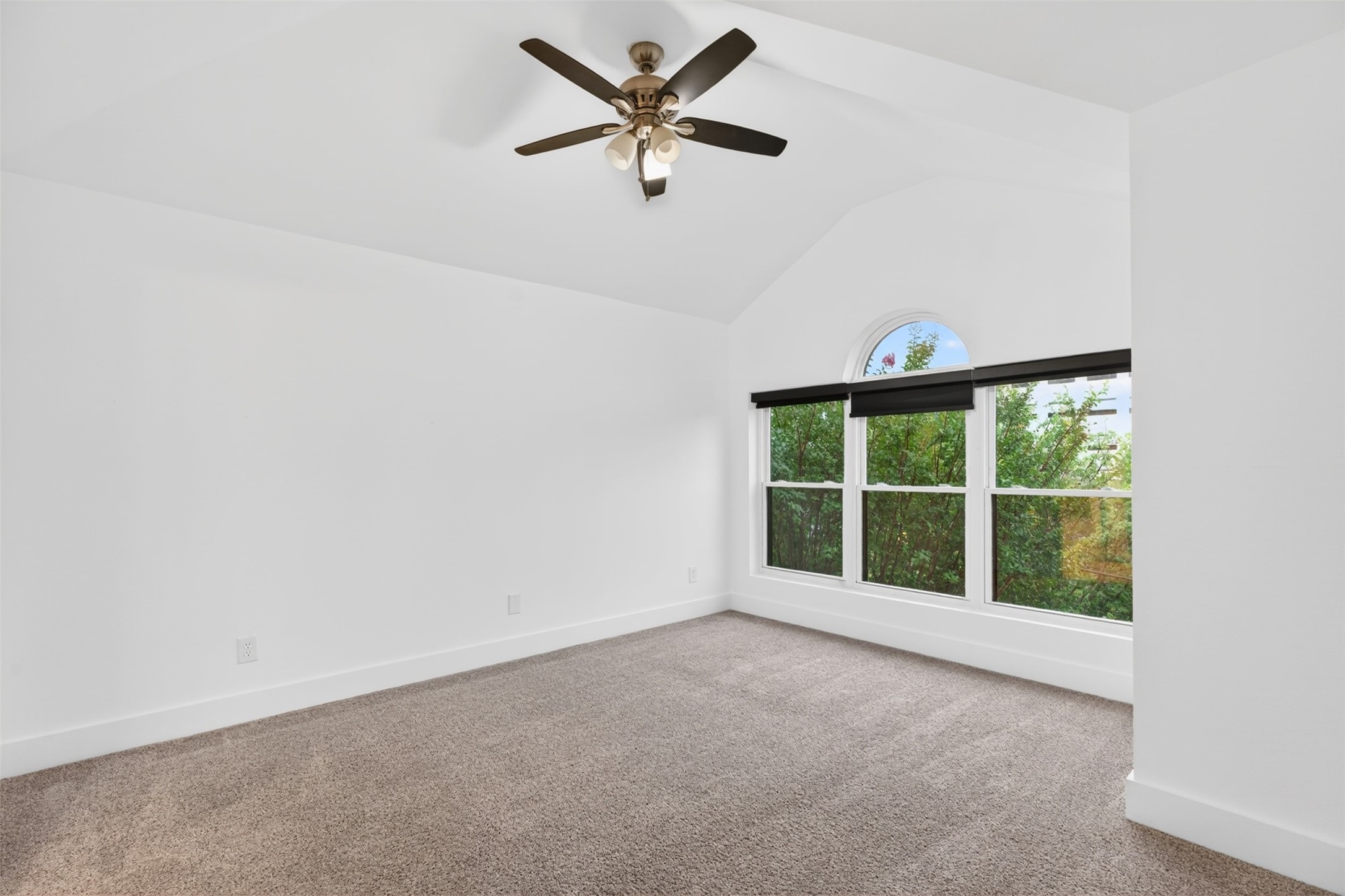 2716 Bagby Street Houston, TX 77006 - Photo 14 of 29 an empty room with a window