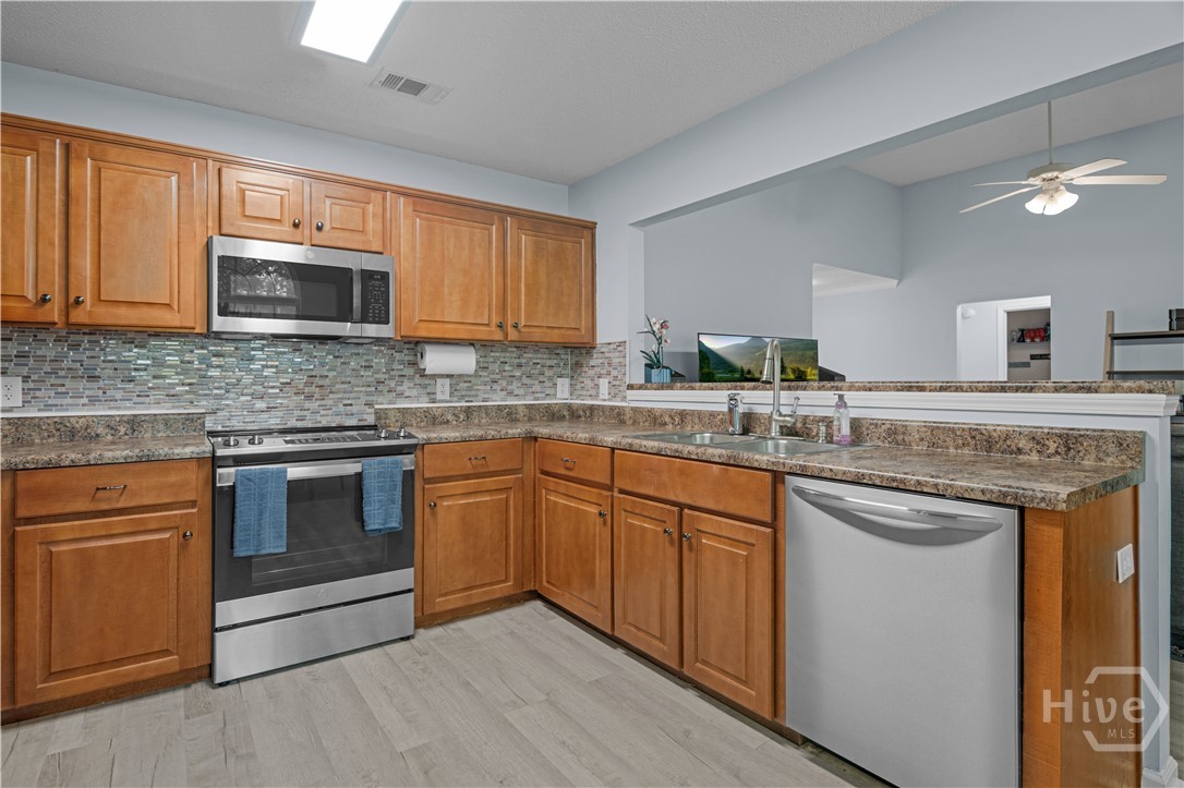 86 Yellow Jasmine Court Pooler, GA 31322 - Photo 8 of 23 Kitchen