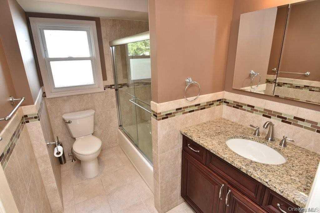 267 Haypath Road Old Bethpage, NY 11804 - Photo 9 of 22