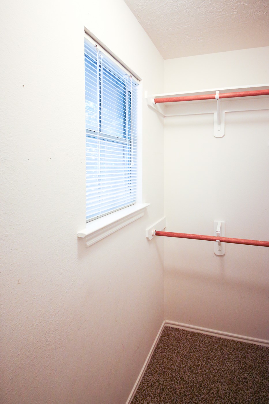 27 Summer Haze Circle Spring, TX 77382 - Photo 14 of 26 a bathroom with a window
