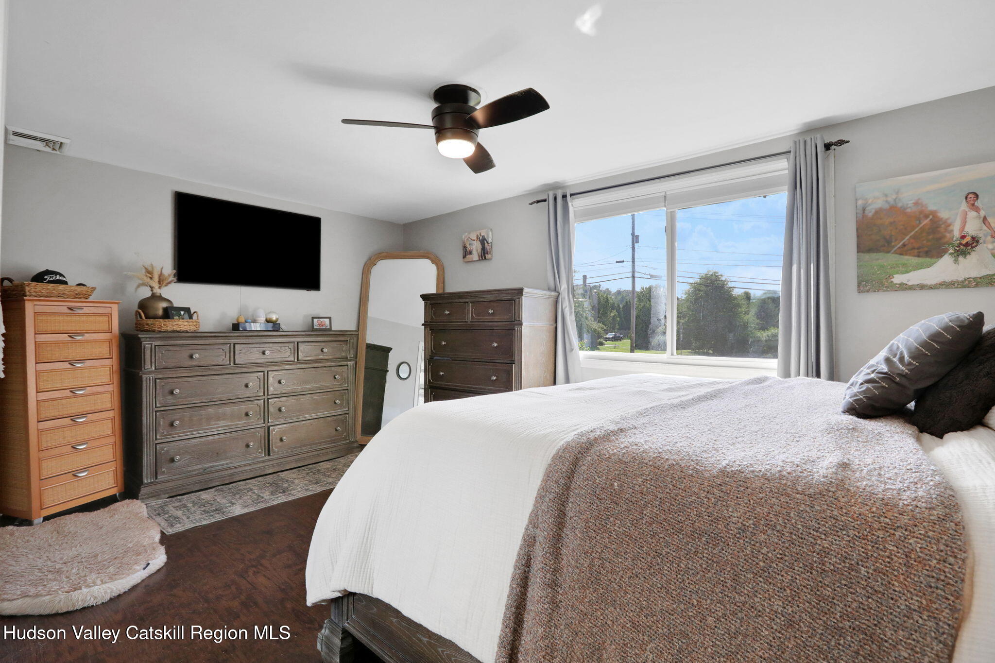 2294 Highway 32 Saugerties, NY 12477 - Photo 20 of 36 a bedroom with a bed and a television