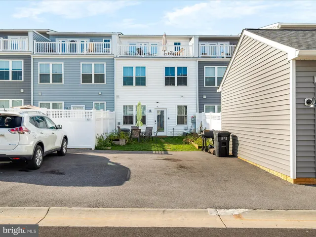 $2,550 | 404 Waverley Drive, Frederick, MD 21702