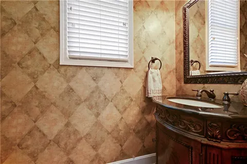 $660,000 | 14316 Windsor Drive, Leawood, KS 66224