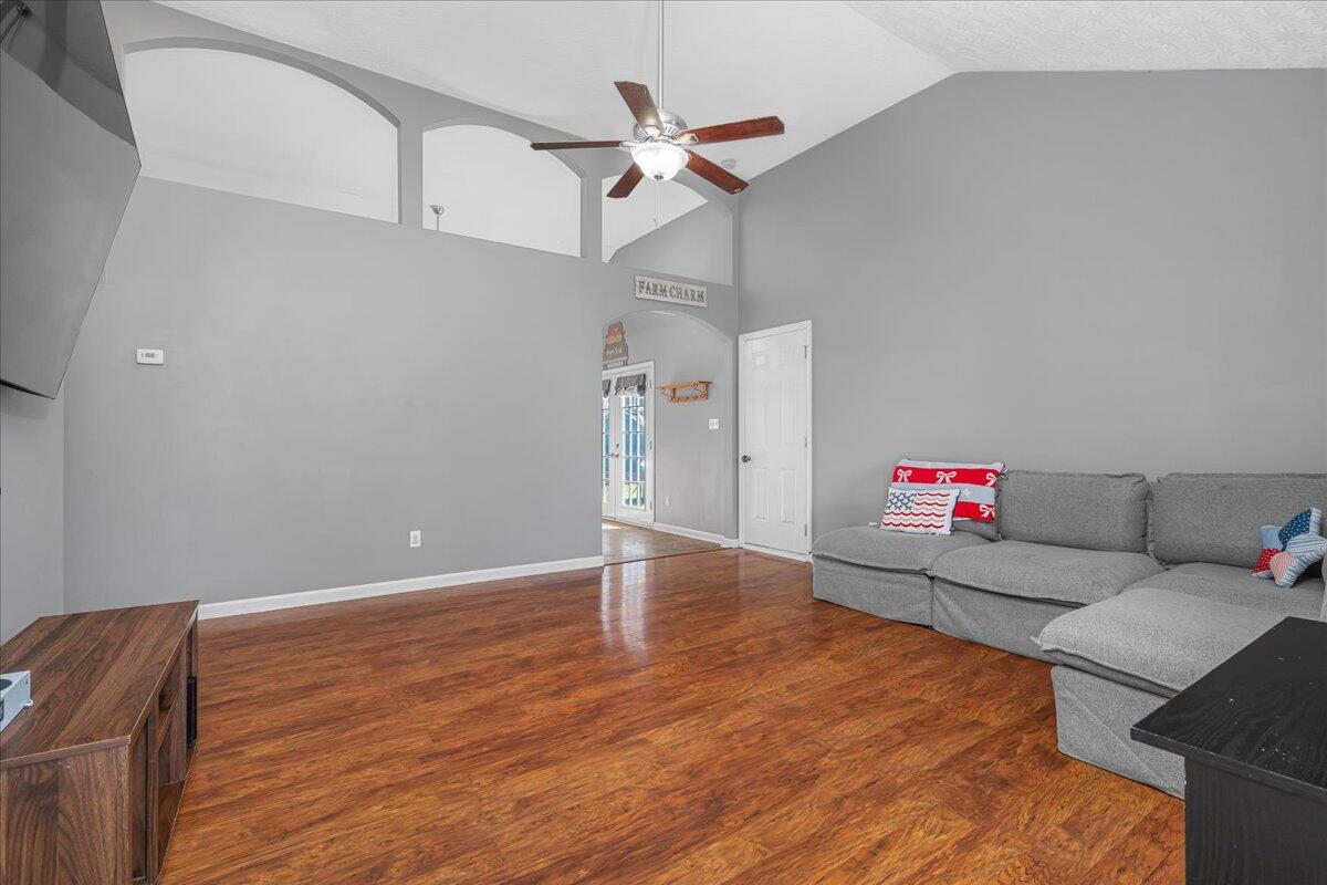 1034 Rueland Drive Lawrenceburg, KY 40342 - Photo 8 of 35 Living Room