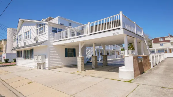 $1,800 | 9609 Ventnor Avenue, Unit B1, Margate City, NJ 08402