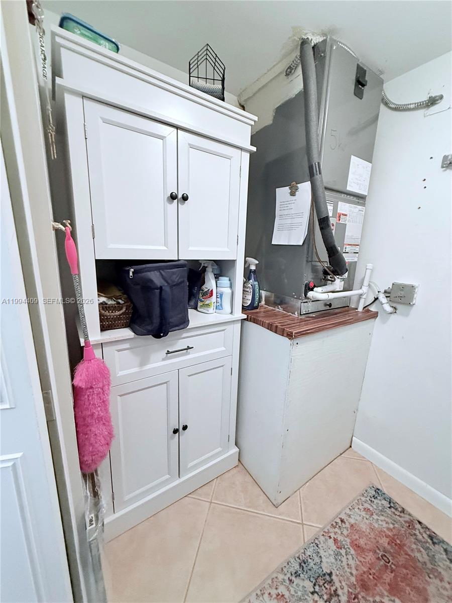 340 Pine Ridge Circle, Unit C1 Greenacres, FL 33463 - Photo 4 of 24 a room with cabinets and dust bin