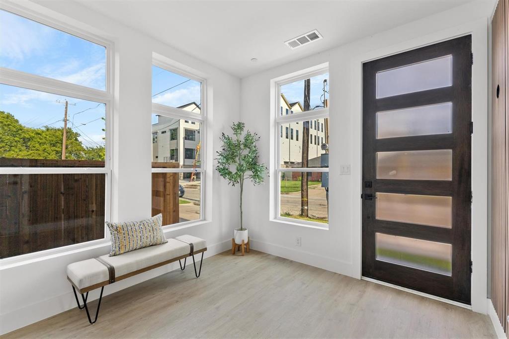 723 West 10th Street, Unit 101 Dallas, TX 75208 - Photo 3 of 36