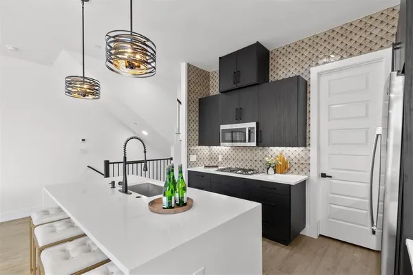 $3,550 | 723 West 10th Street, Unit 101, Dallas, TX 75208