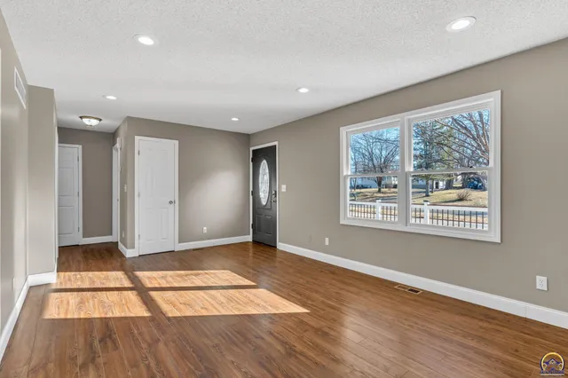 $235,000 | 1606 Southeast 37th Street, Topeka, KS 66605