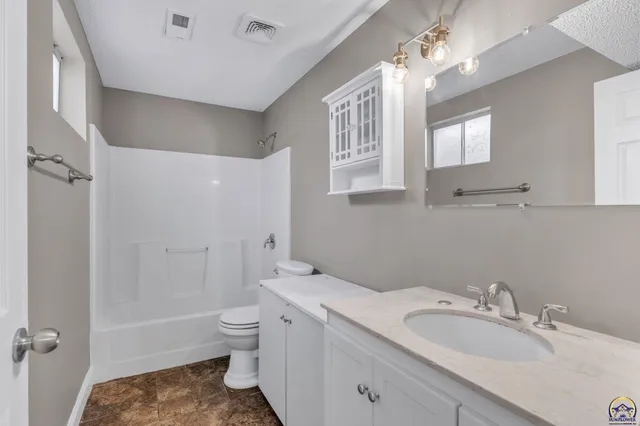 $235,000 | 1606 Southeast 37th Street, Topeka, KS 66605