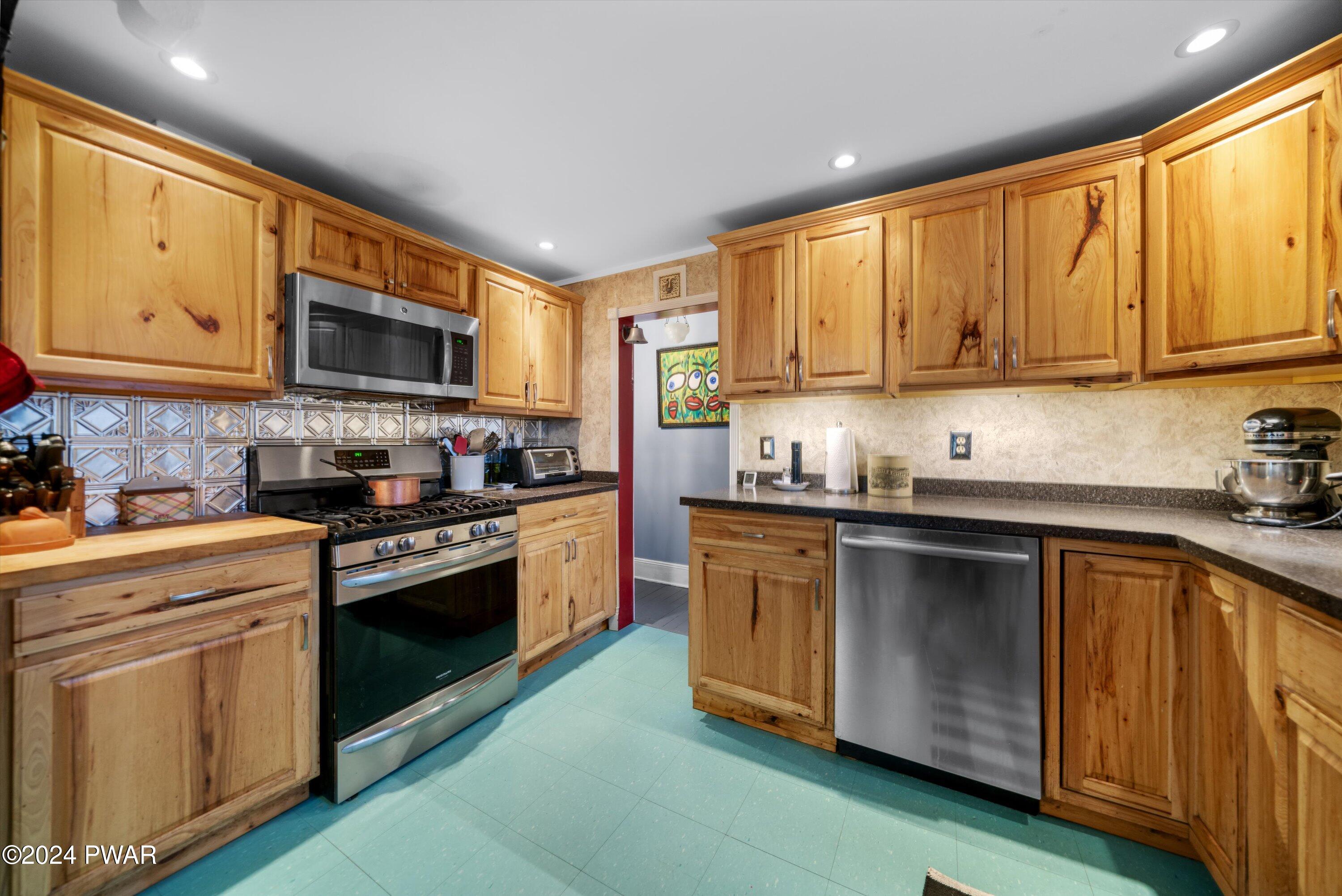 565 Silver Lake Road Dingmans Ferry, PA 18328 - Photo 27 of 66 Kitchen