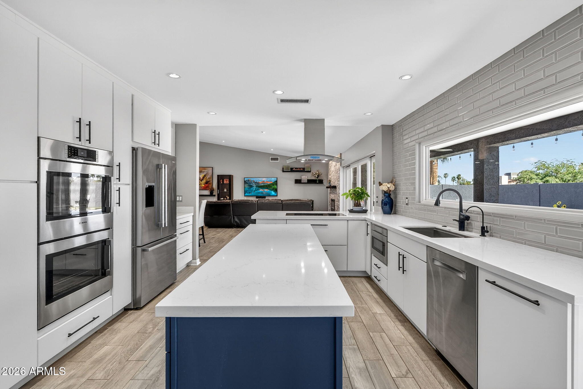 2249 East Mercer Lane Phoenix, AZ 85028 - Photo 11 of 82 17-web-or-mls-044E Mercer Ln