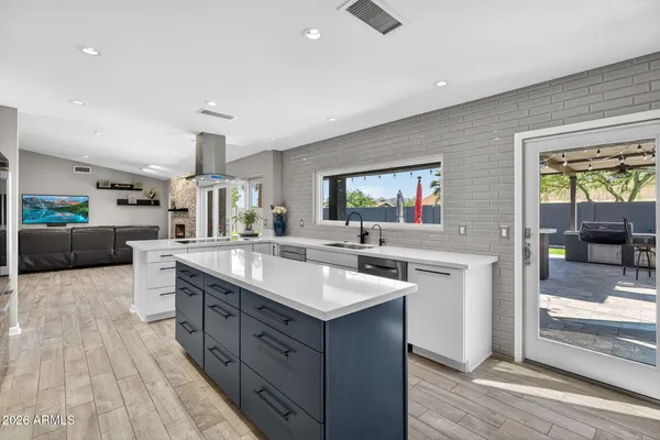 $949,000 | 2249 East Mercer Lane, Phoenix, AZ 85028