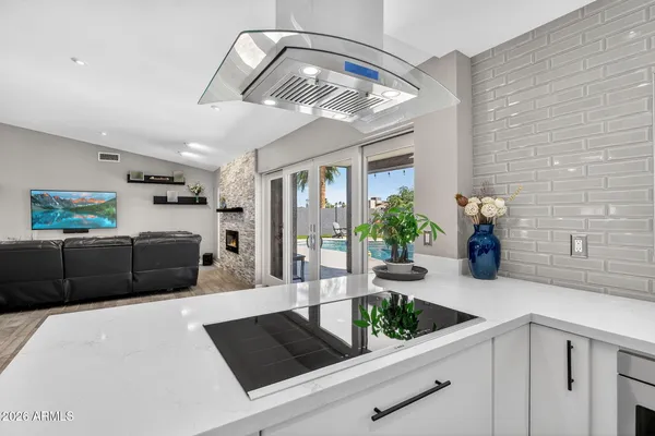 $949,000 | 2249 East Mercer Lane, Phoenix, AZ 85028