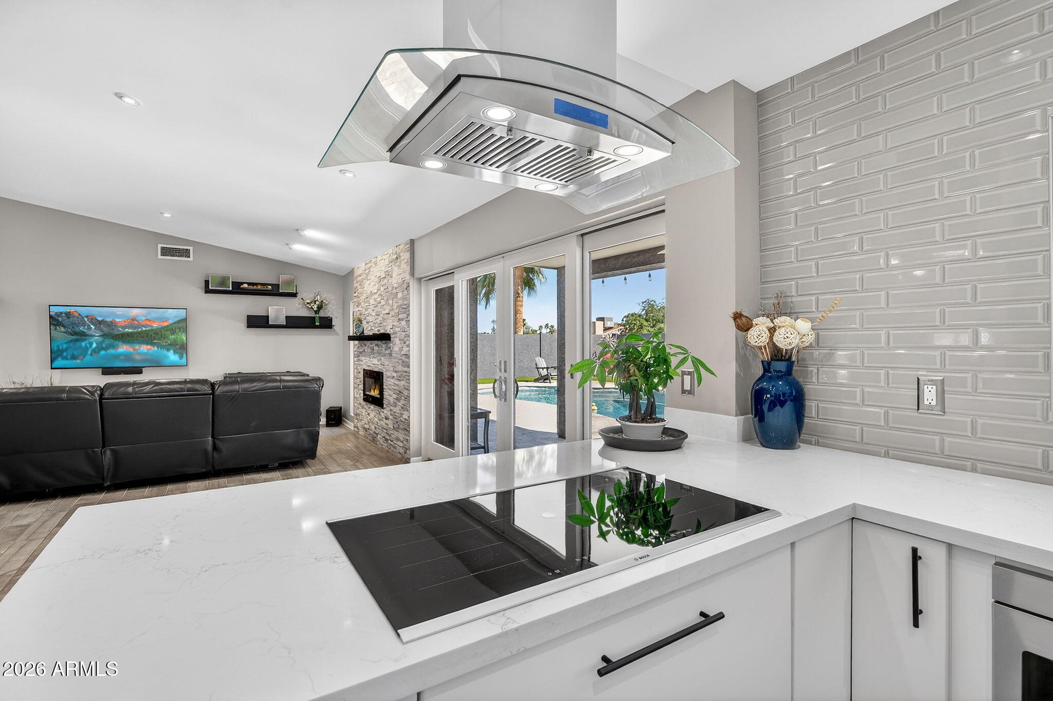 2249 East Mercer Lane Phoenix, AZ 85028 - Photo 14 of 82 20-web-or-mls-048E Mercer Ln