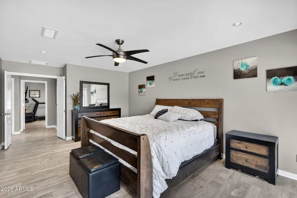 $949,000 | 2249 East Mercer Lane, Phoenix, AZ 85028