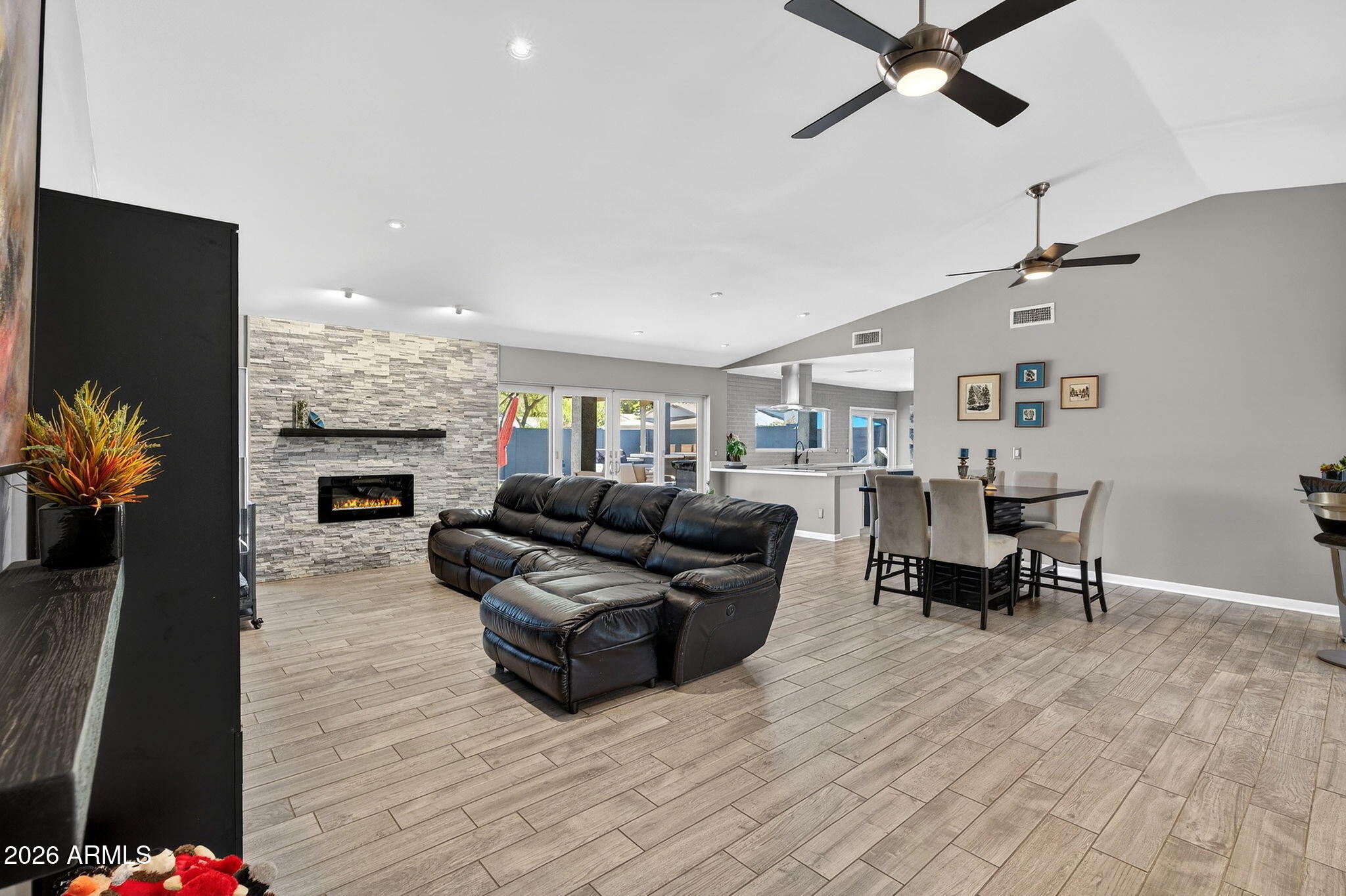 2249 East Mercer Lane Phoenix, AZ 85028 - Photo 2 of 82 8-web-or-mls-038E Mercer Ln