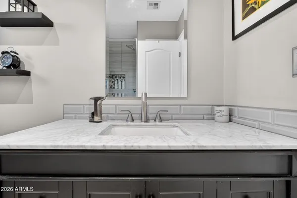 $949,000 | 2249 East Mercer Lane, Phoenix, AZ 85028