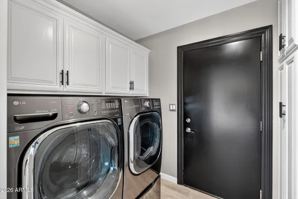 $949,000 | 2249 East Mercer Lane, Phoenix, AZ 85028