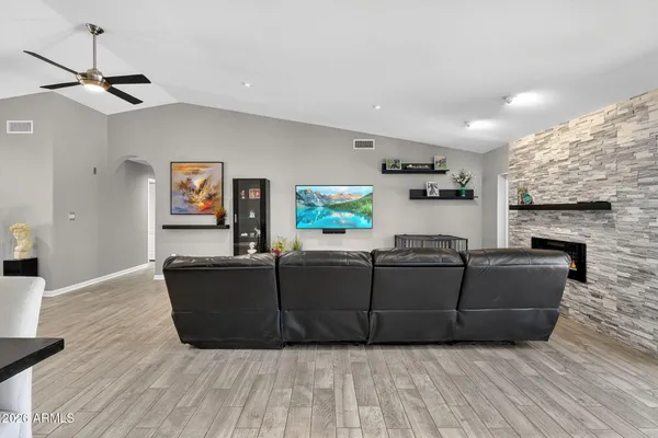 $949,000 | 2249 East Mercer Lane, Phoenix, AZ 85028