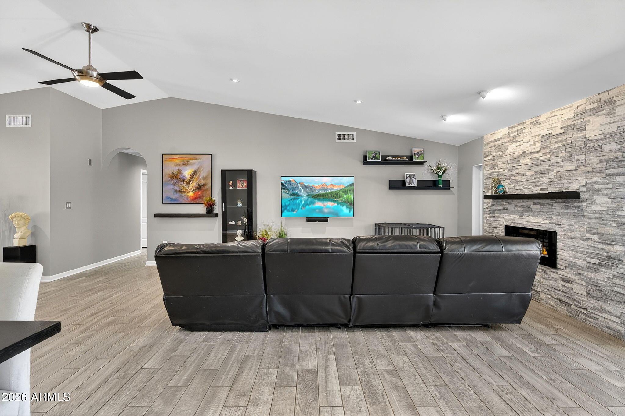 2249 East Mercer Lane Phoenix, AZ 85028 - Photo 3 of 82 9-web-or-mls-035E Mercer Ln