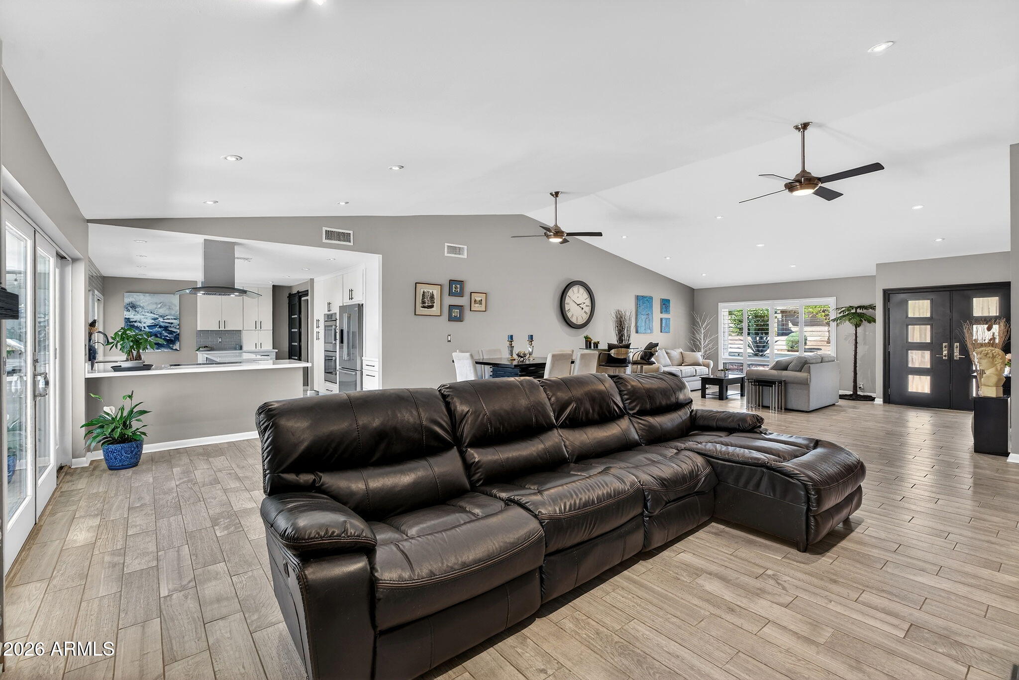 2249 East Mercer Lane Phoenix, AZ 85028 - Photo 5 of 82 11-web-or-mls-039E Mercer Ln