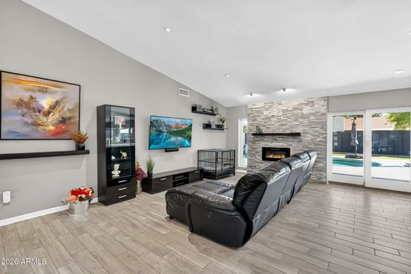 $949,000 | 2249 East Mercer Lane, Phoenix, AZ 85028