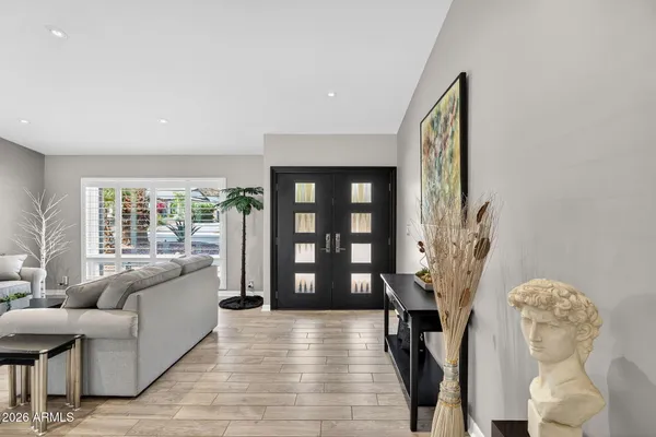 $949,000 | 2249 East Mercer Lane, Phoenix, AZ 85028