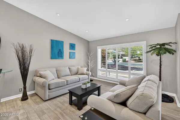 $949,000 | 2249 East Mercer Lane, Phoenix, AZ 85028