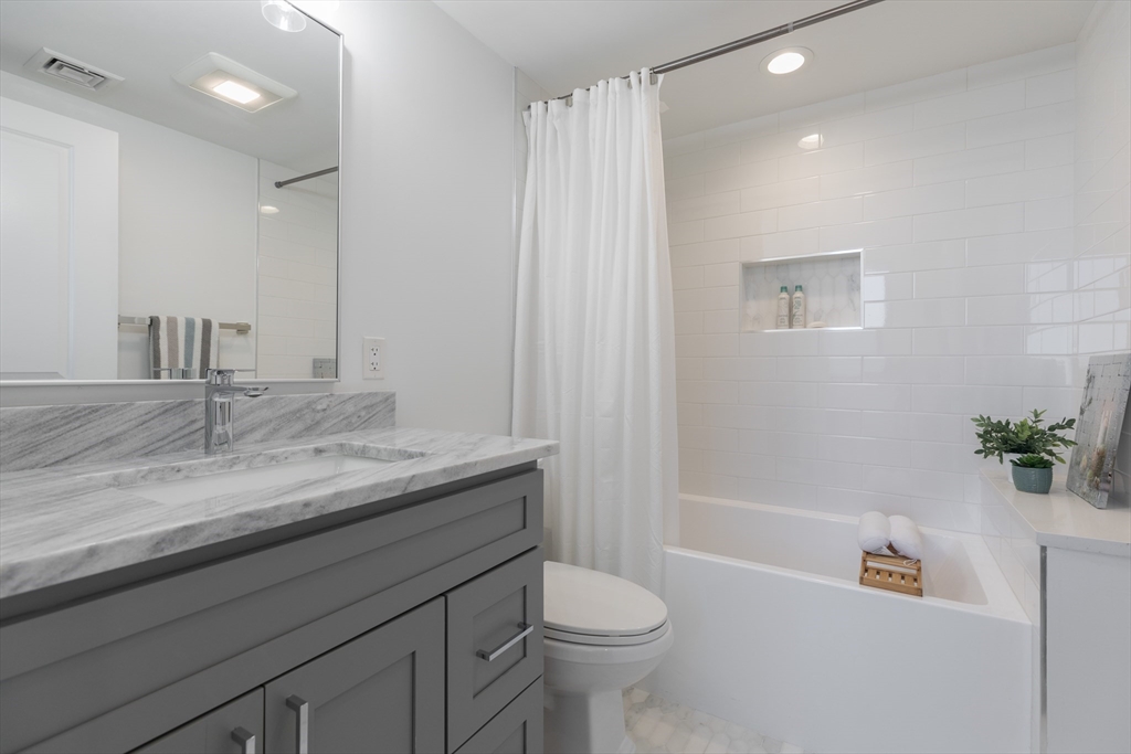 331 Chelsea Street, Unit 4 Boston, MA 02128 - Photo 4 of 14