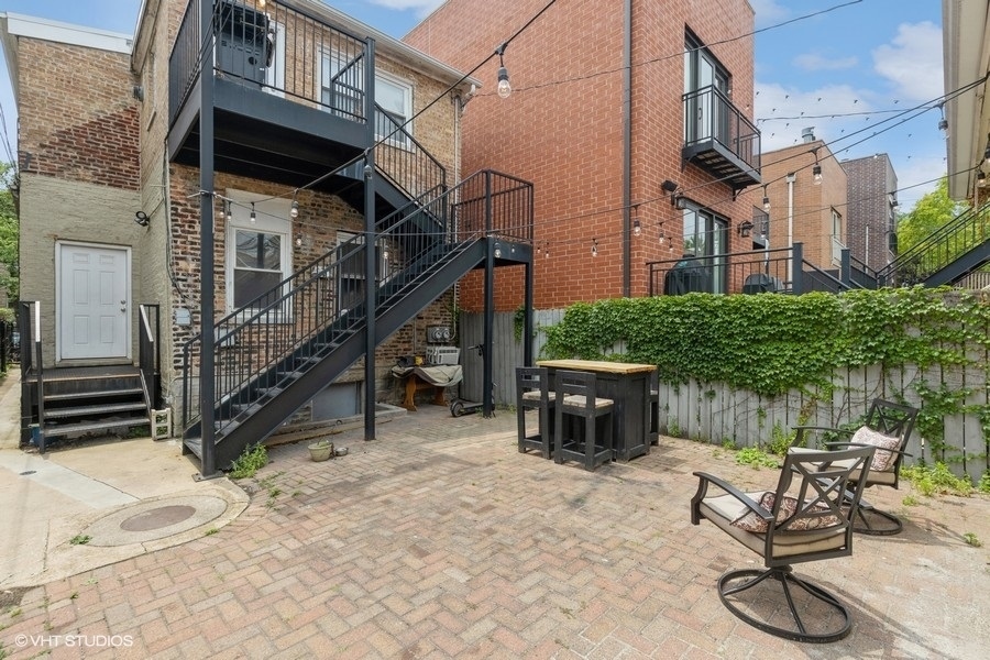 1840 West Huron Street, Unit 1 Chicago, IL 60622 - Photo 15 of 16 a view of a chairs and table in the patio