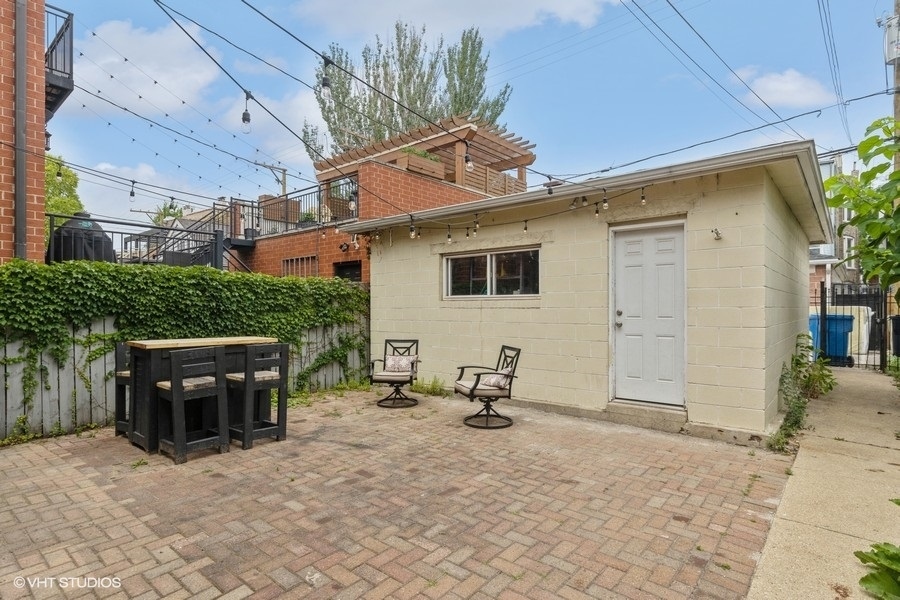 1840 West Huron Street, Unit 1 Chicago, IL 60622 - Photo 16 of 16 a backyard of a house with table and chairs